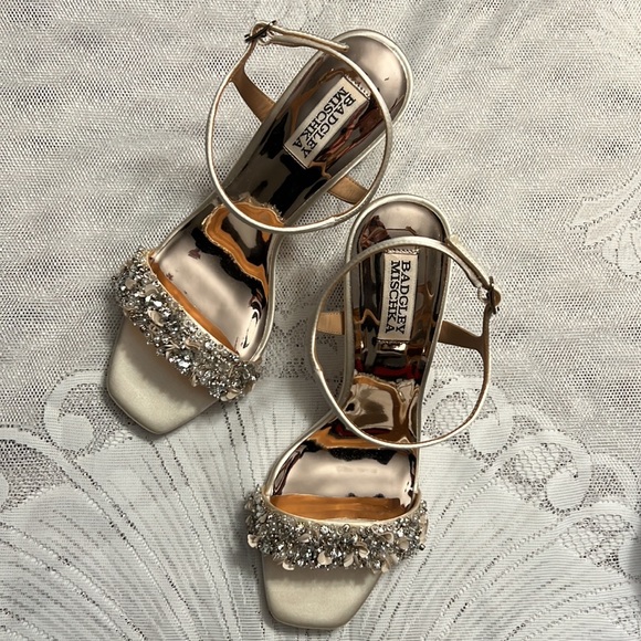 Badgley Mischka Teenie, Ivory Block Heel Sandal - Picture 13 of 17